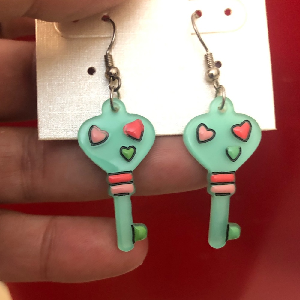 Keys to My Heart Mint Green & CreaMy Tan's - Picture 3 of 9